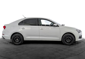 Подержанный автомобиль Skoda Rapid Liftback 2021 года (4 фото)