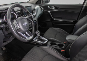 Подержанный автомобиль Kia Ceed Hatchback 2018 года (10 фото)