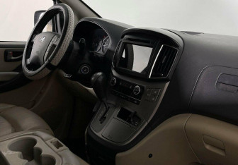 Подержанный автомобиль Hyundai Grand Starex 2017 года (5 фото)