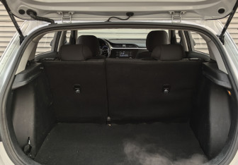 Подержанный автомобиль Kia Rio Hatchback 2021 года (10 фото)