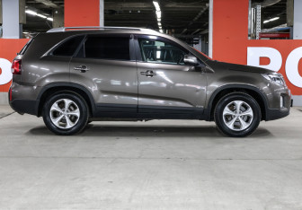Подержанный автомобиль Kia Sorento 2017 года (4 фото)