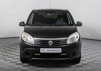 Подержанный автомобиль Renault Sandero 2013 года (2 фото)