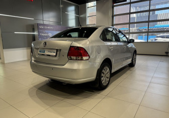 Подержанный автомобиль Volkswagen Polo Sedan 2011 года (4 фото)
