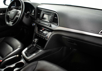 Подержанный автомобиль Hyundai Elantra Sedan 2016 года (5 фото)