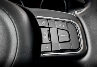 Подержанный автомобиль Jaguar E-Pace 2018 года (27 фото)