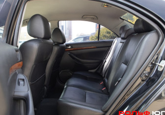 Подержанный автомобиль Toyota Avensis Sedan 2006 года (8 фото)