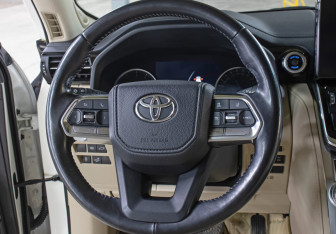 Подержанный автомобиль Toyota Land Cruiser Suv 2022 года (19 фото)