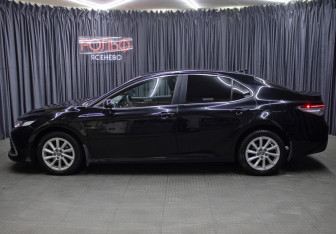 Подержанный автомобиль Toyota Camry Sedan 2021 года (5 фото)
