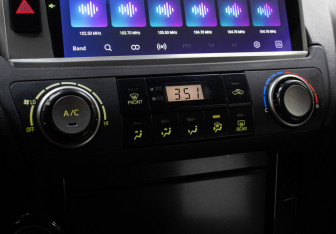 Подержанный автомобиль Toyota Land Cruiser Prado 2016 года (20 фото)