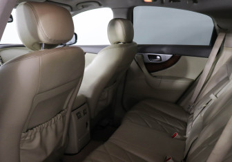 Подержанный автомобиль Infiniti FX 2012 года (12 фото)