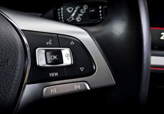 Подержанный автомобиль Volkswagen Touareg 2020 года (30 фото)