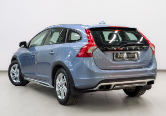 Подержанный автомобиль Volvo V60 Cross Country 2018 года (7 фото)