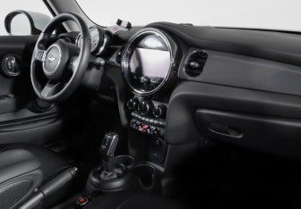 Подержанный автомобиль MINI Hatch 2021 года (9 фото)