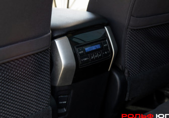 Подержанный автомобиль Toyota Land Cruiser Prado 2019 года (19 фото)