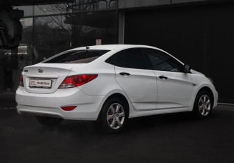 Подержанный автомобиль Hyundai Solaris Sedan 2011 года (5 фото)