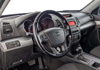 Подержанный автомобиль Kia Sorento 2013 года (16 фото)