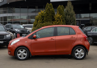 Подержанный автомобиль Toyota Yaris Hatchback 2007 года (6 фото)