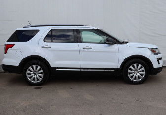 Подержанный автомобиль Ford Explorer 2018 года (7 фото)