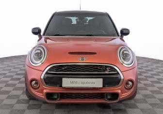 Подержанный автомобиль MINI Hatch 2020 года (2 фото)