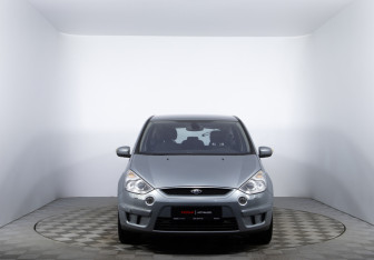 Подержанный автомобиль Ford S-MAX 2008 года (2 фото)