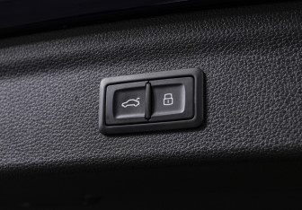 Подержанный автомобиль Audi Q3 2021 года (18 фото)