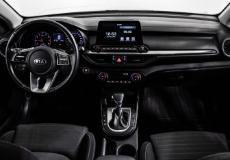 Подержанный автомобиль Kia Cerato Sedan 2019 года (11 фото)