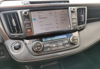 Подержанный автомобиль Toyota RAV4 2017 года (16 фото)