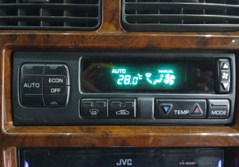 Подержанный автомобиль Nissan Pathfinder 1998 года (14 фото)