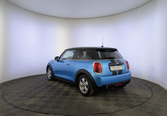 Подержанный автомобиль MINI Hatch 2017 года (7 фото)