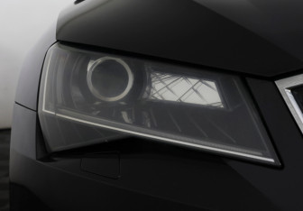 Подержанный автомобиль Skoda Superb Wagon 2016 года (23 фото)