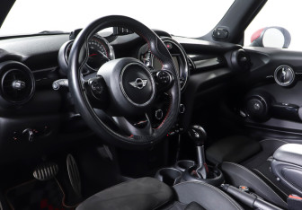 Подержанный автомобиль MINI Hatch 2017 года (38 фото)