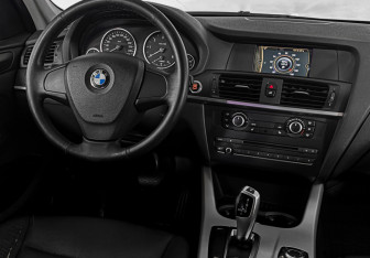 Подержанный автомобиль BMW X3 2011 года (10 фото)