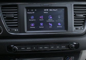 Подержанный автомобиль Kia Carnival 2019 года (5 фото)