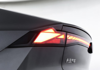 Подержанный автомобиль Changan UNI-V 2023 года (25 фото)