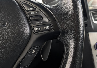 Подержанный автомобиль Infiniti G Convertible 2011 года (29 фото)