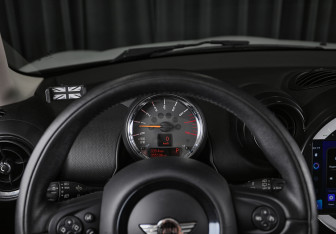 Подержанный автомобиль MINI Countryman 2015 года (9 фото)