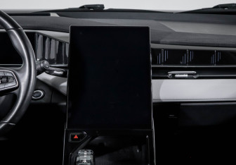 Подержанный автомобиль Geely Atlas 2024 года (13 фото)