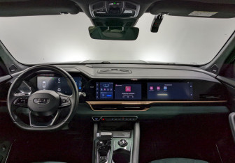 Подержанный автомобиль Geely Monjaro 2023 года (26 фото)