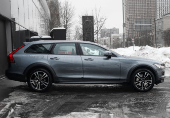 Подержанный автомобиль Volvo V90 Cross Country 2018 года (4 фото)