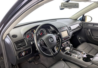 Подержанный автомобиль Volkswagen Touareg 2012 года (16 фото)