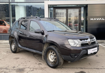 Подержанный автомобиль Renault Duster 2016 года (3 фото)