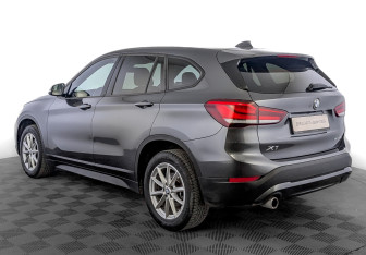 Подержанный автомобиль BMW X1 2021 года (7 фото)