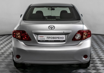 Подержанный автомобиль Toyota Corolla Sedan 2007 года (6 фото)