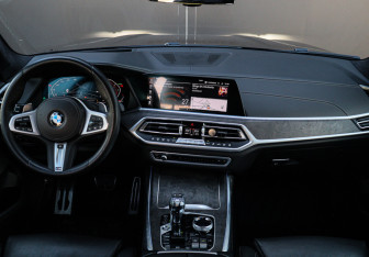 Подержанный автомобиль BMW X7 2020 года (9 фото)