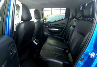 Подержанный автомобиль Mitsubishi L200 2023 года (15 фото)