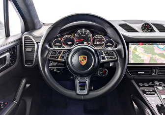 Подержанный автомобиль Porsche Cayenne 2020 года (22 фото)