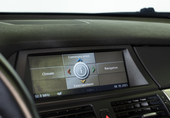 Подержанный автомобиль BMW X5 2009 года (16 фото)