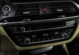 Подержанный автомобиль BMW X3 2018 года (15 фото)