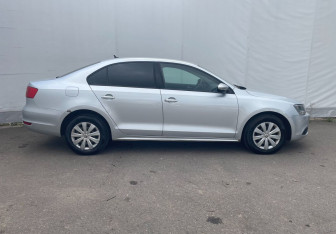 Подержанный автомобиль Volkswagen Jetta Sedan 2013 года (7 фото)