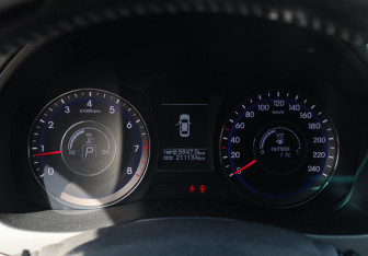 Подержанный автомобиль Hyundai i40 Sedan 2013 года (19 фото)
